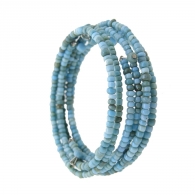 5 bracelets ressort en p�te de verre bleue